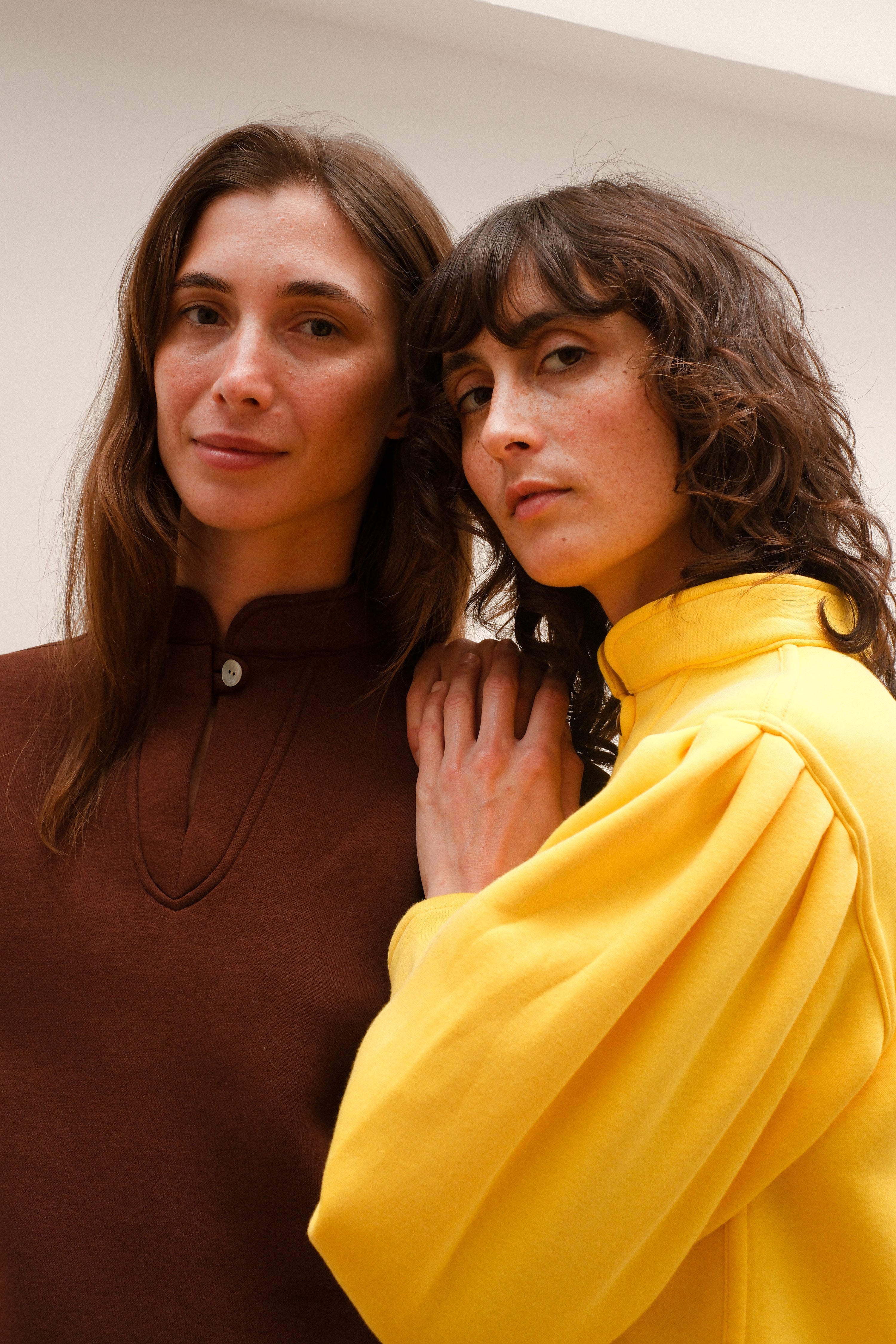 Robe Gigot, yellow or brown