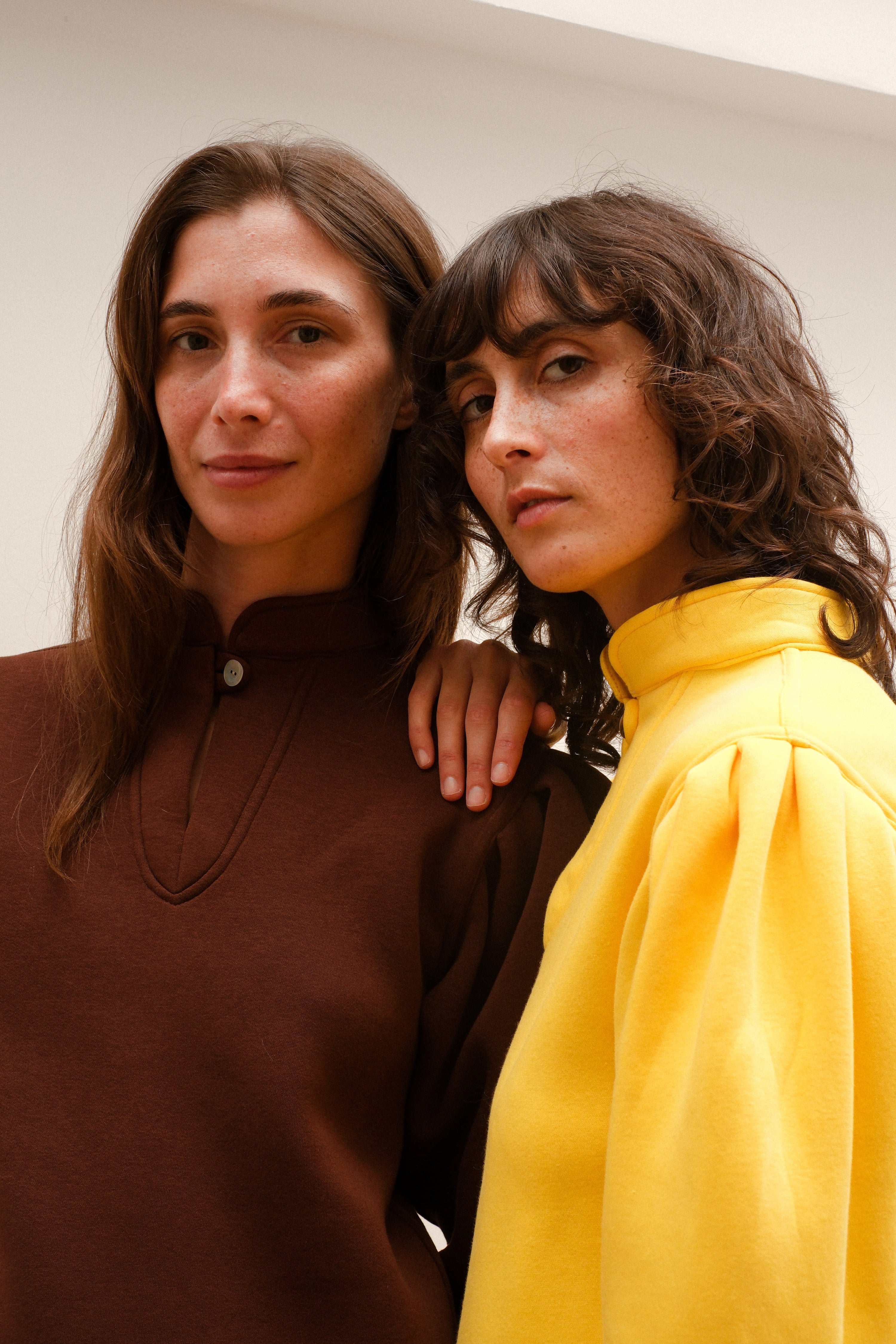 Robe Gigot, yellow or brown