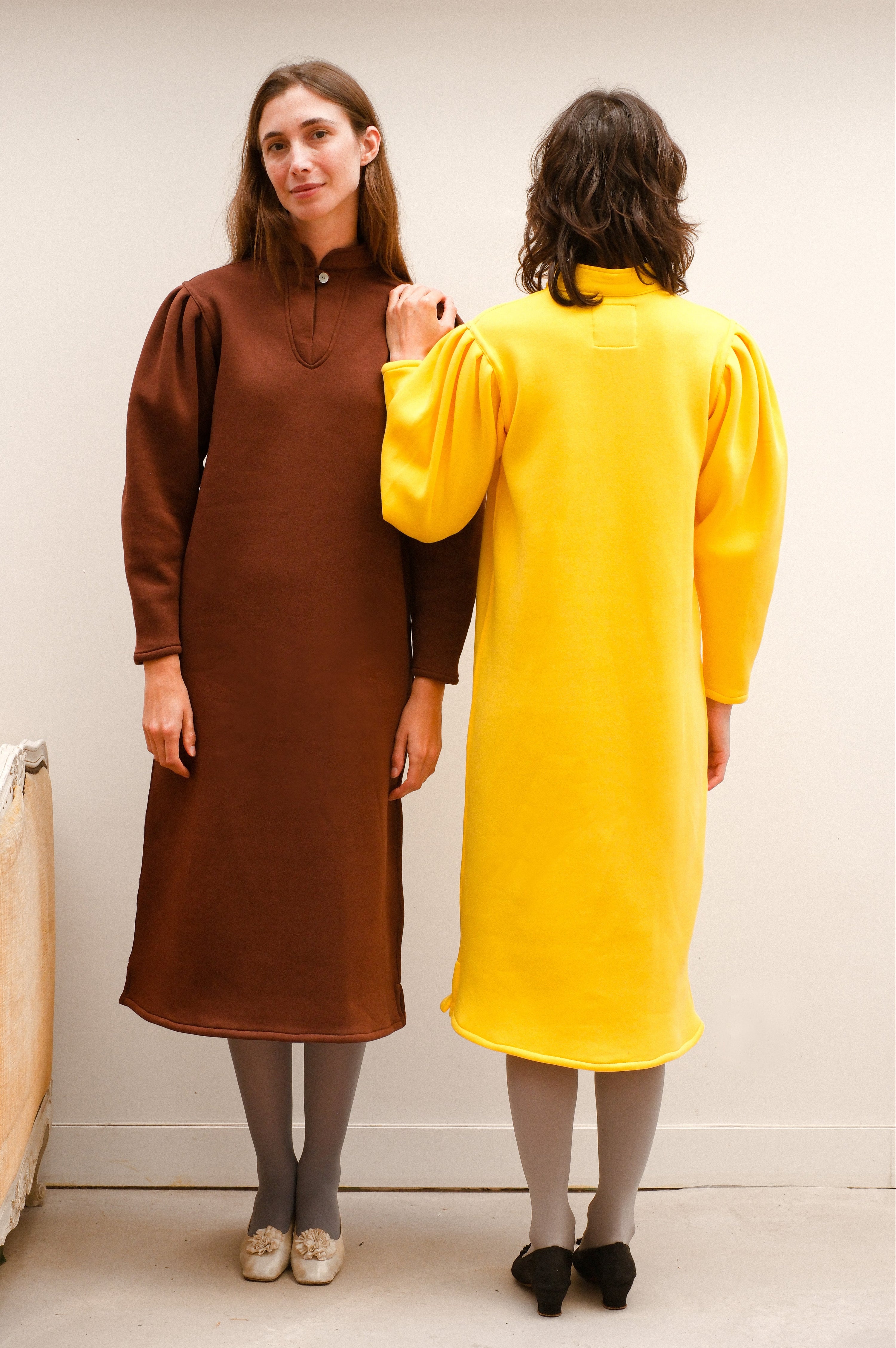 Robe Gigot, yellow or brown