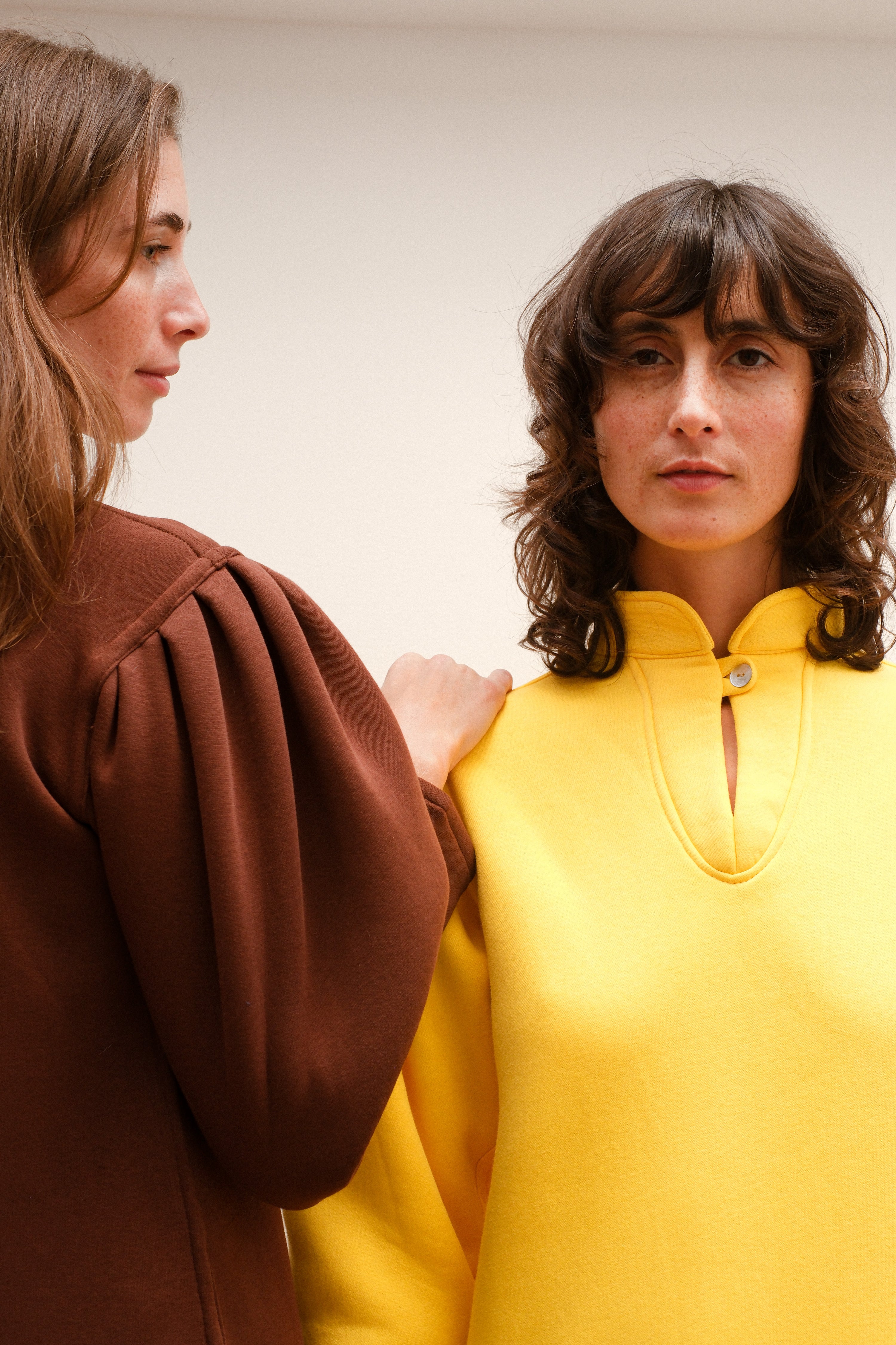 Robe Gigot, yellow or brown
