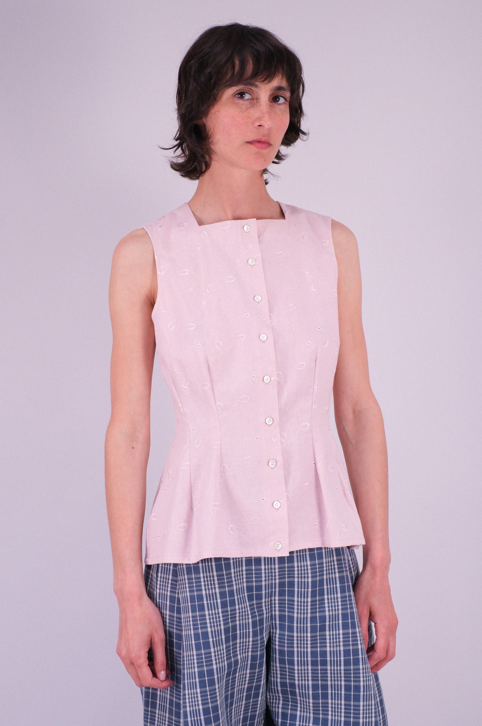 Juste, en broderie