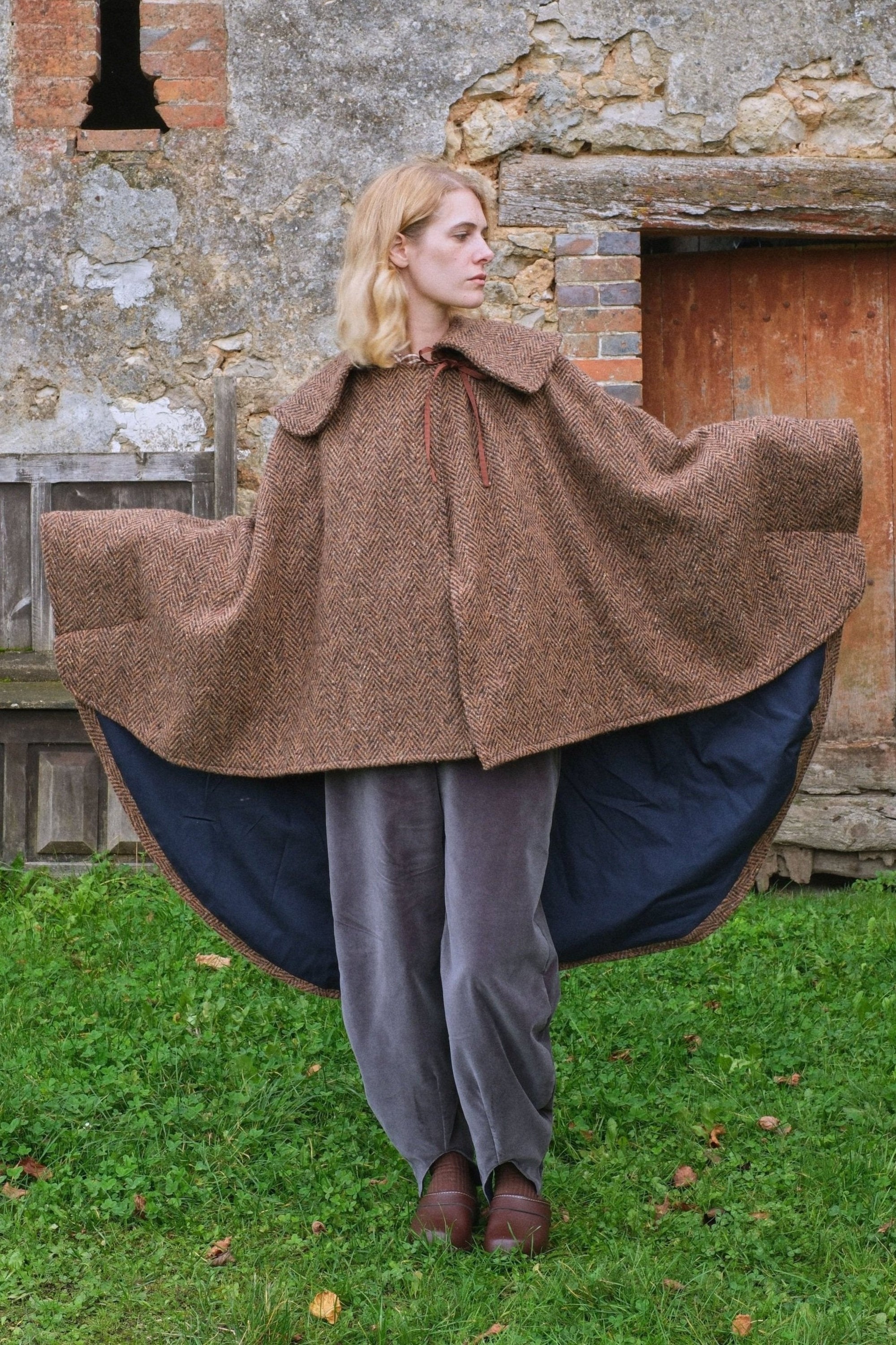 Mandlie Cape, tweed - Bourgine