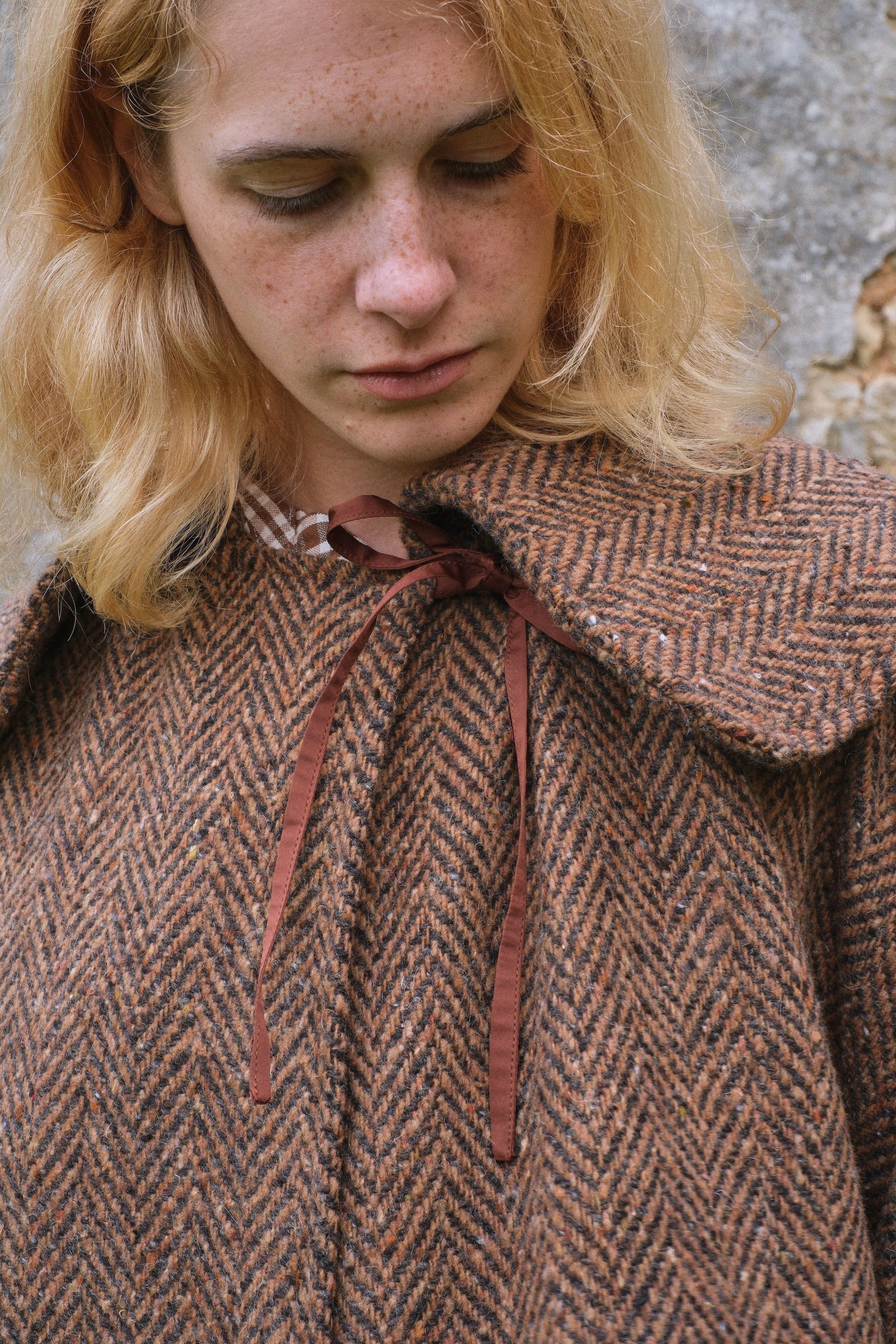 Mandlie Cape, tweed - Bourgine